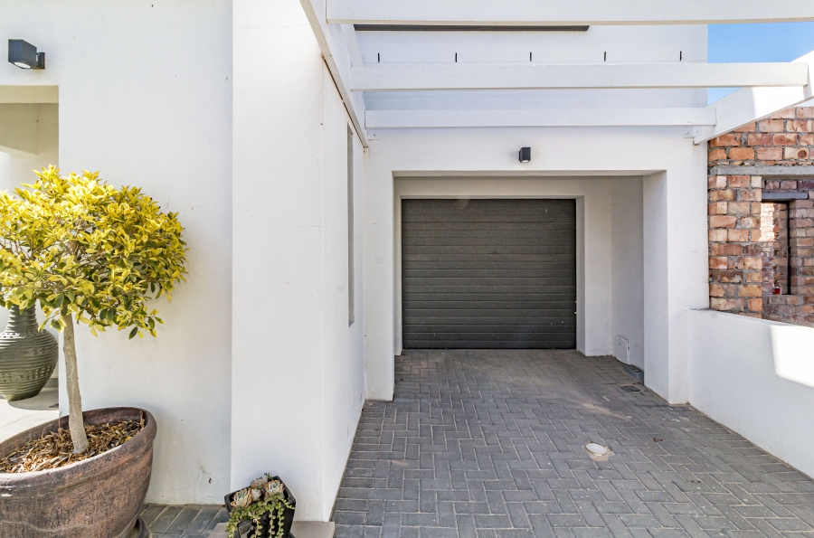 To Let 4 Bedroom Property for Rent in Croydon Gardens Estate Western Cape
